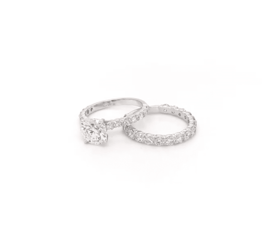 Read This Before Buying Her Wedding Band