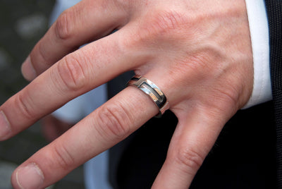 How To Choose A Men's Wedding Band