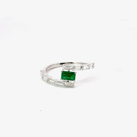 18K White Gold Emerald And Diamond Fashipn Ring 0.26Ct Em & 0.63Ct Dia Size 6.5