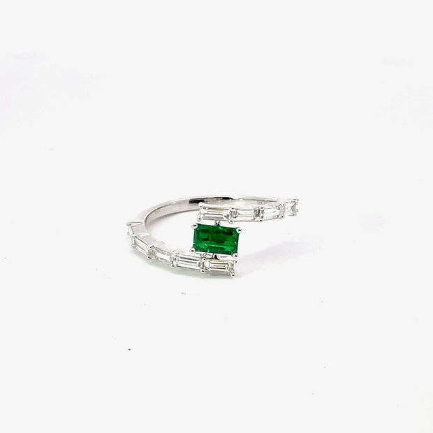 18K White Gold Emerald And Diamond Fashipn Ring 0.26Ct Em & 0.63Ct Dia Size 6.5