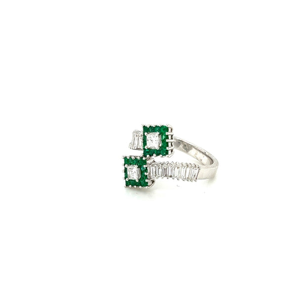 18k white gold emerald and diamond fashion ring