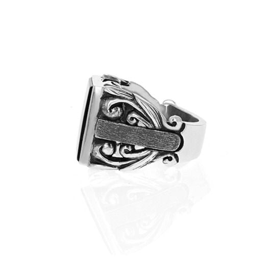 STATEMENT SCROLL RING W/ SQUARE INSET ONYX